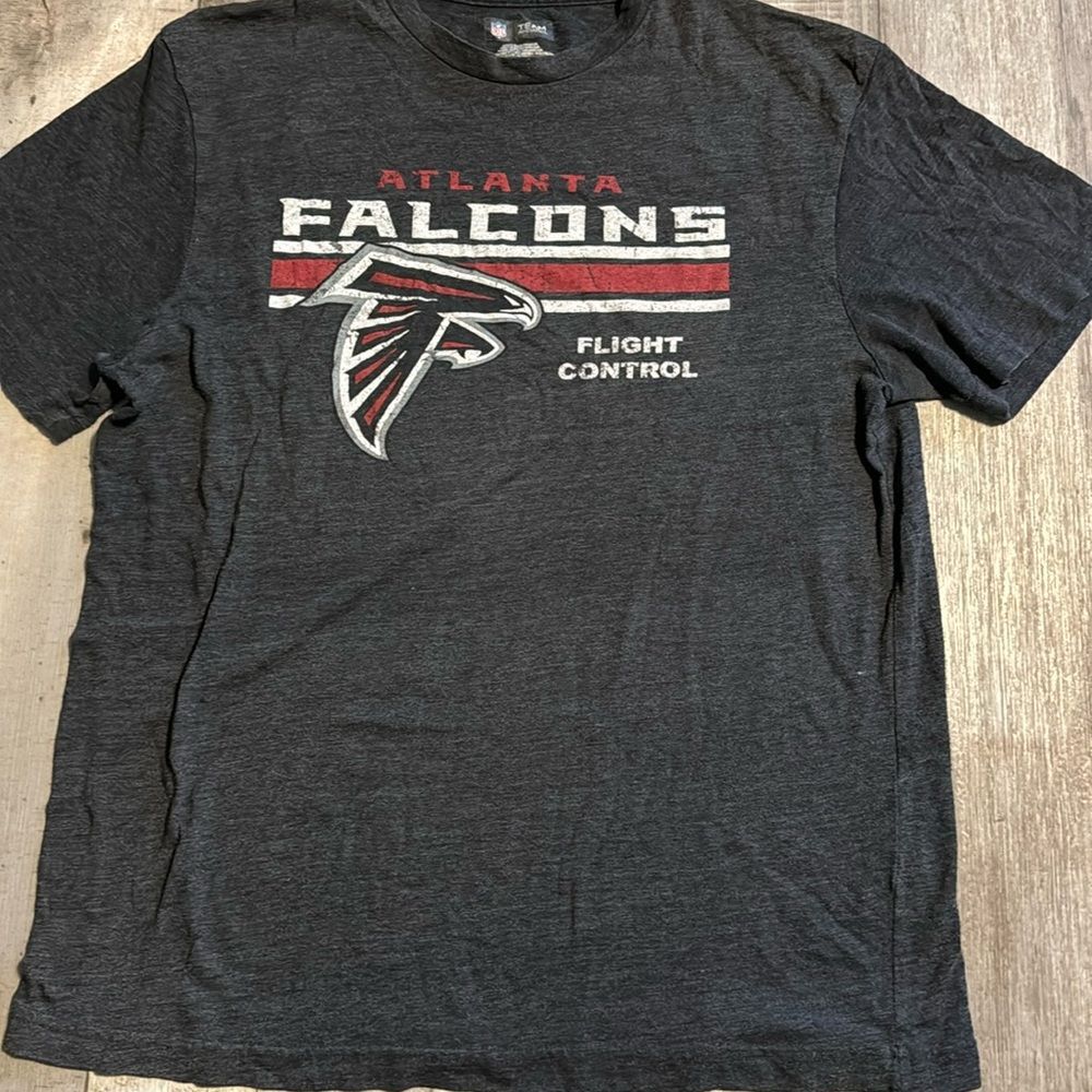 NFL team apparel- ATLANTA FALCONS- T-shirt-‎ size XL